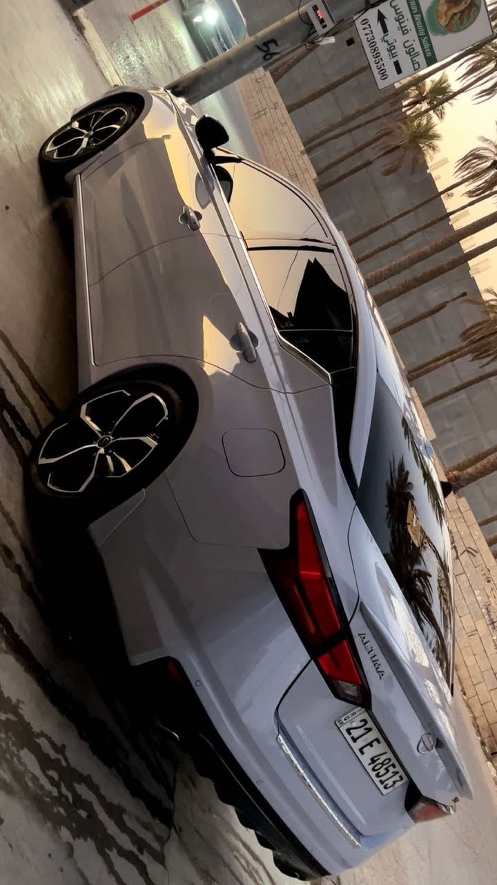 نيسان التيما 2023 امريكي  السعر 187
SR + بلاس 
-حساس مري
-رادار امام + خلفي
-شاشه كبيره
-فتحة سقف
-تدفئة كشنات
-تحكم ستيرن
-ويل ختم sr
-3 انظمه قياده 
وبيها هواي مواصفات معروف البلاس
الضرر بنيد تبديل + قطعه كلير وبيها بارد على كد كف الايد 
بدون دواخل ولا ايرباك... 
السياره ماشيه 53 كم 
رقم سليمانيه بأسمي 
0778 391 9230
