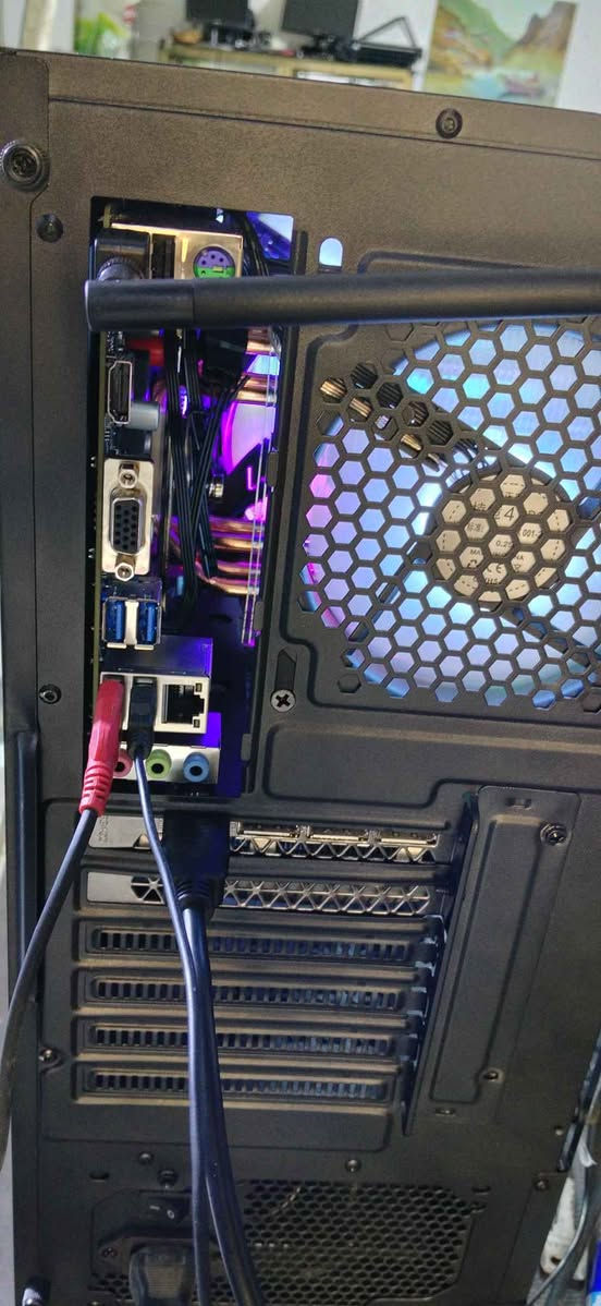 المعالج (CPU): Intel Core i5-12400F (الجيل الثاني عشر)
اللوحة الأم (Motherboard): ASUS PRIME H610M-K D4
الذاكرة العشوائية (RAM): 16GB DDR4 بسرعة 2666MHz (قطعة واحدة من نوع Hikstorage)
مساحة التخزين (Storage): 512GB M.2 SSD (NGFF 2280)
كرت الشاشة (GPU): NVIDIA GeForce RTX 3060 12GB دهل اوران, واسط


**إذا كنت صاحب هذا الإعلان وتريد حذفه لأي سبب، رجاءا أرسل رسالة إلى الدعم الفني**