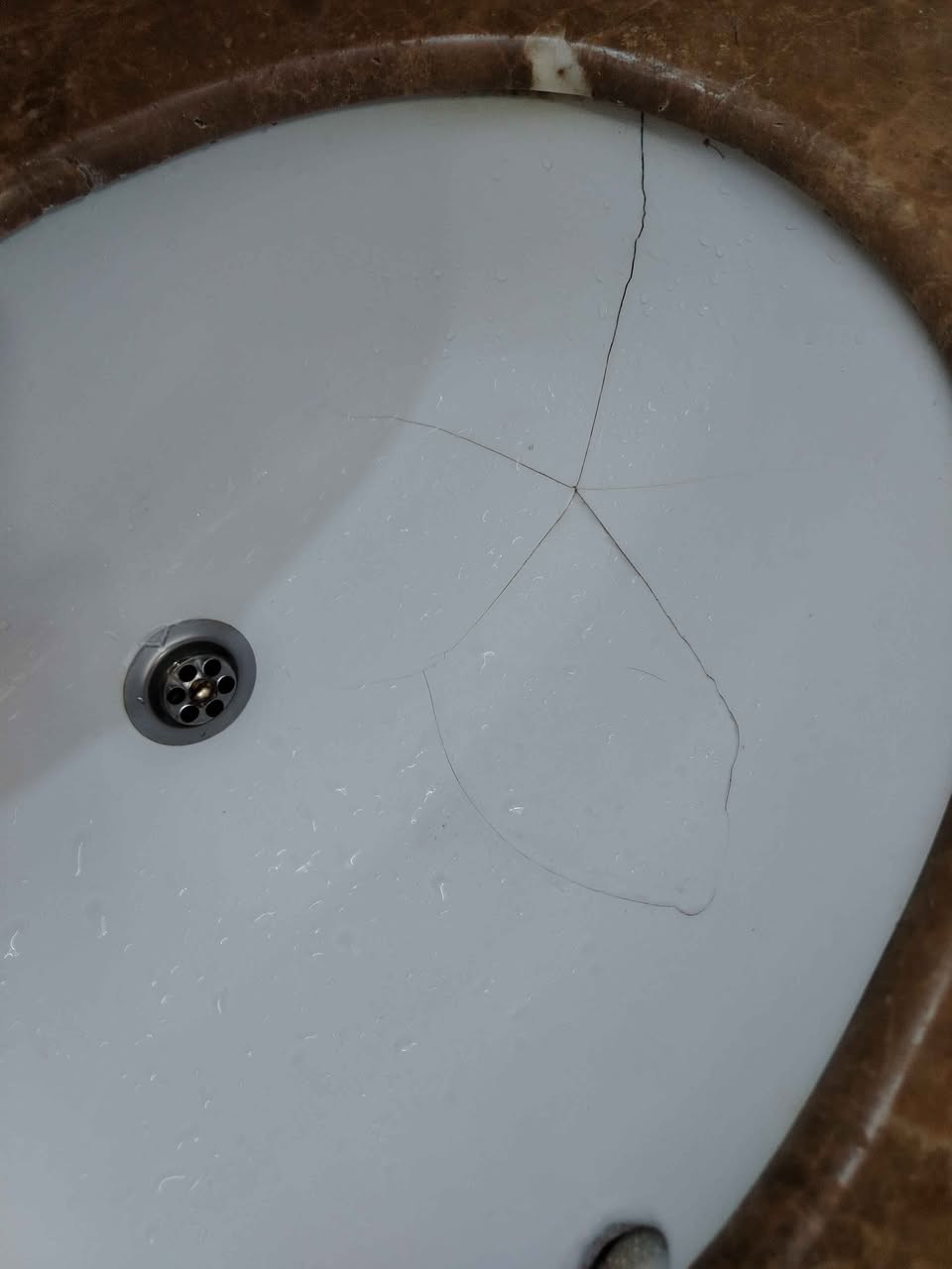 مغسلة كاونتر مرمر ستل ستيل شغل فصال وتزكام نظيفة جدا الضرر فقط فطور بالمغسلة تتبدل وترجع السعر 170 وبيهة مجال بغداد الحبيبية *********** يوجد واتس اب بغداد, العراق
