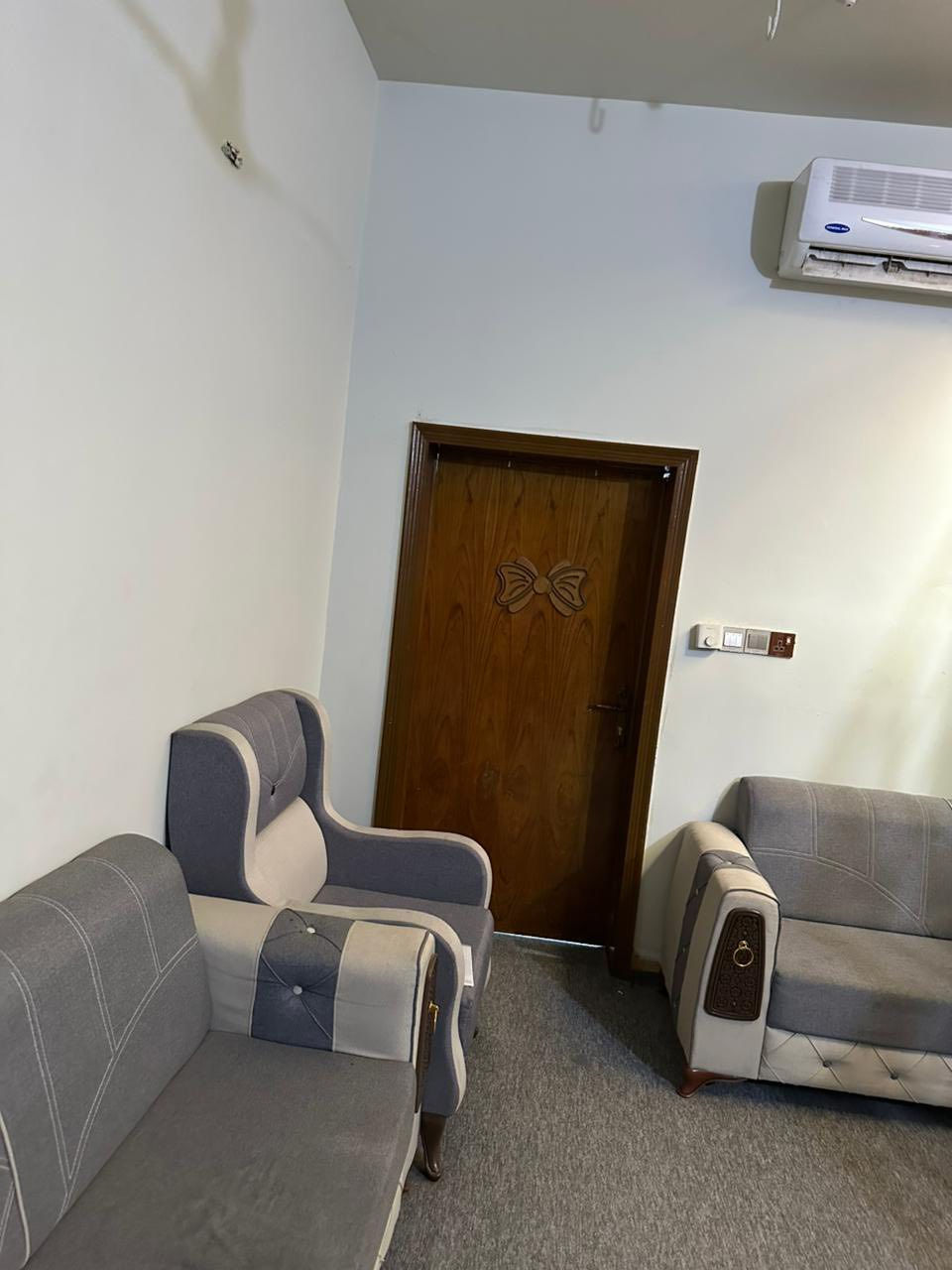 السلام عليكم للبيع او مراوس حسب القناعه
بيت 100 متر طابقين  كربلاء طريق بغداد عامود 44 ع الخدمي قريب ع الشارع يصلح لسكن ويصلح حسينيه 
***********
