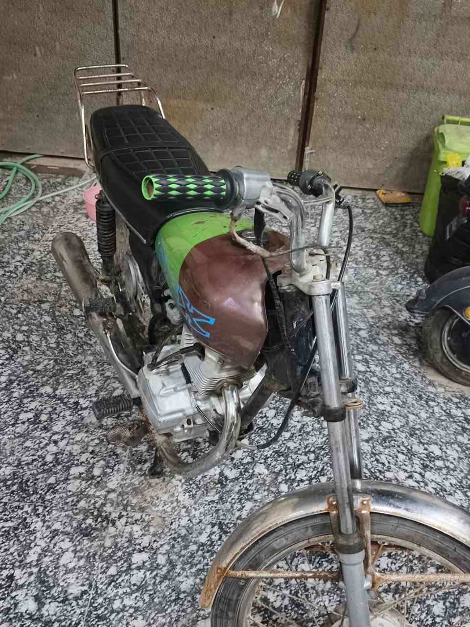 سلام عليكم إدراجه للبيع سعره ٢٥٠دراجه عوزه بس كابريته تكطع مكاني جزيره رقمي ***********
