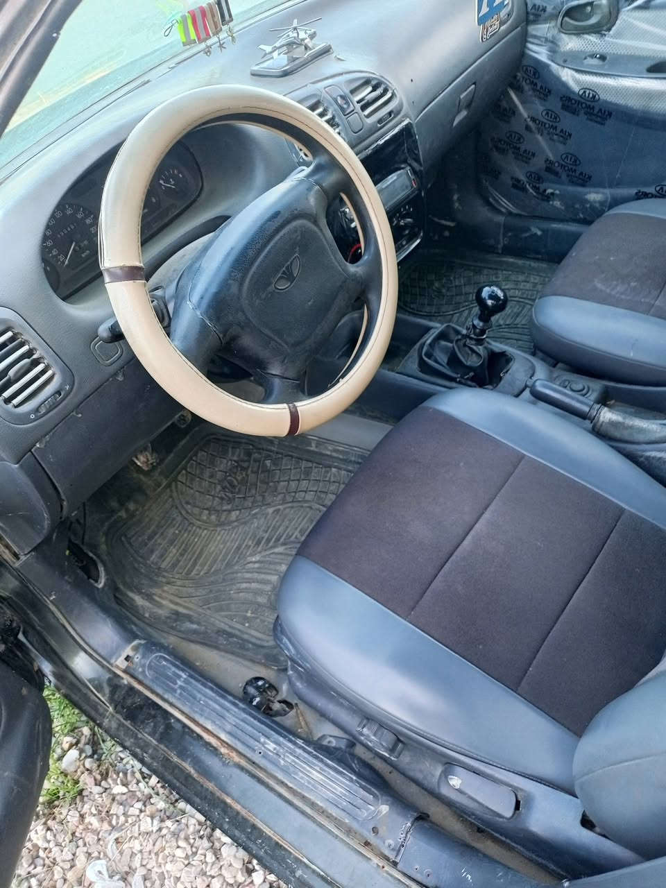 السلام عليكم للبيع دايو نوبيرا رقم واسط بسمنا سنويه 27 سياره مال بيت تخم تاير محرك 
كير صدر جدد تحويل مباشر تبريد شغال السعر 30 وبيها مجال مكانها بعقويه التحرير *********** مديل 1995
