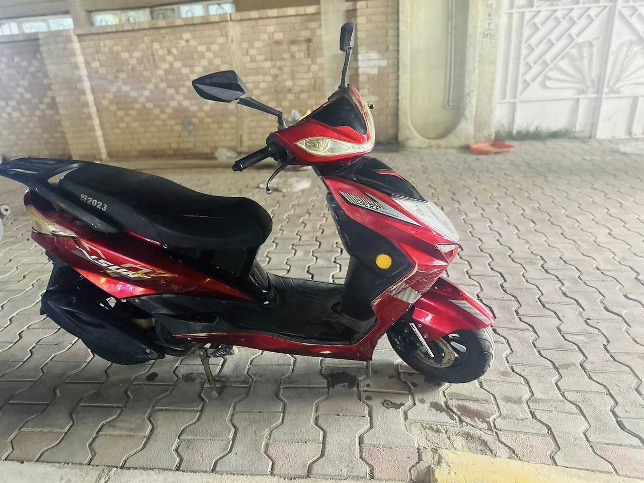 سلام عليكم دراجه سكنز للبيع الدراجه نضيفه نكره سلف كهربائيات كله شغاله السعر 350وبيه مجال بصيط رقم ***********
