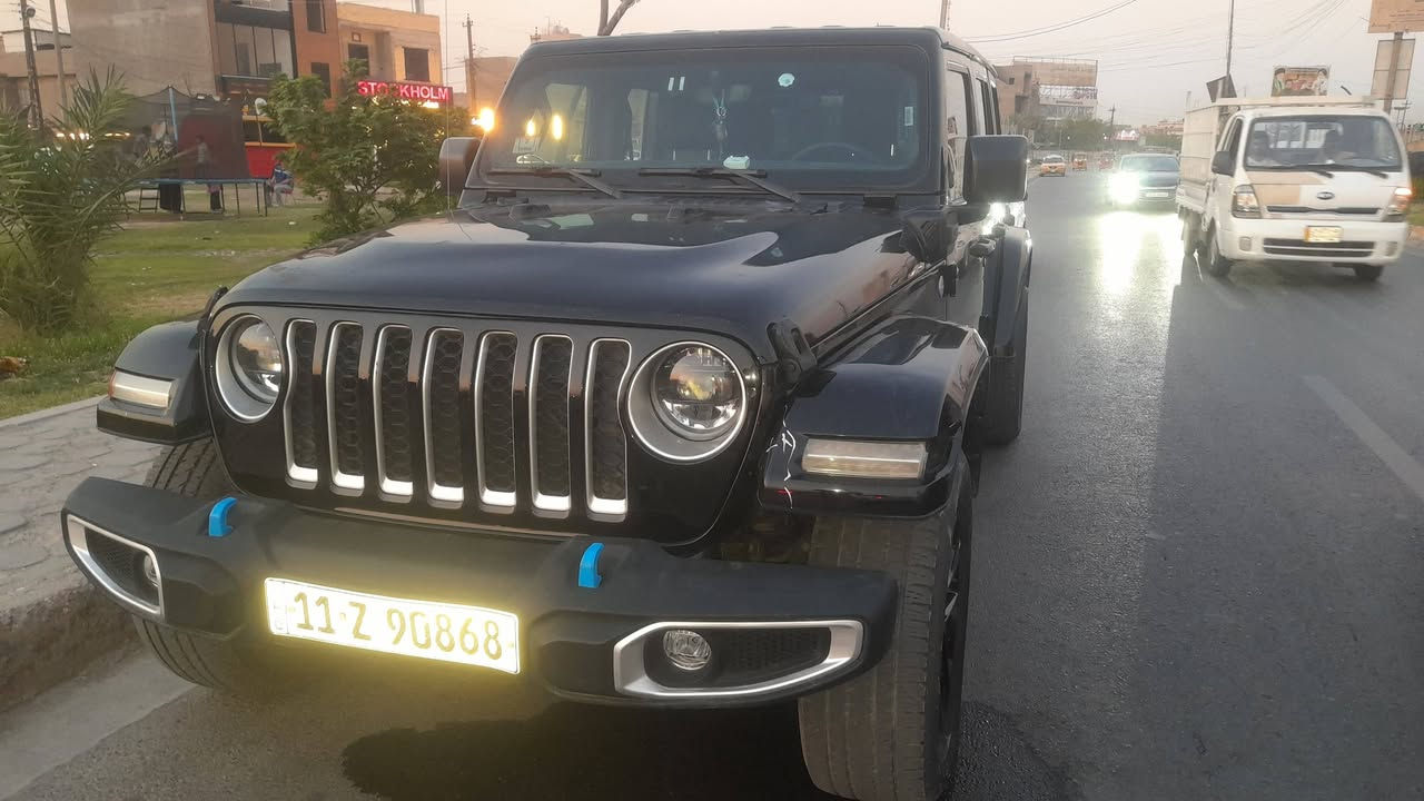 السياره  Jeep Wrangler 4Xe 2023 2.0L 4 plug-in

حجم المكينه : 2000 تيربو + هايبرد + بلكن شحن خارجي

القدرة الحصانية 375 حالة حال الهيمي 

الشحن يمشيك 30 ميل

المسافه المقطوعه : 27 الف ميل     

حادثها طخه بالبنيد حسب ماموضح بالصور   
           
رقم بغداد

#المواصفات 

1.قماره تتفصخ اصير كشف
2.بصمه 
3.لوكير
4.كشافات 
6.شحن خارجي
7.بك لايت لد 
8. شاشه
9.سستم صوت دمام خلفي + امامي 
10.لايتات زنون هايلوجين
11.كشنات جلد اسود بلادي 
12.سقف اسود بلادي
13 رقم *********** رقم راتساب
14سعر 225
15 رقم***********
16 لعنوان سياره بغداد
