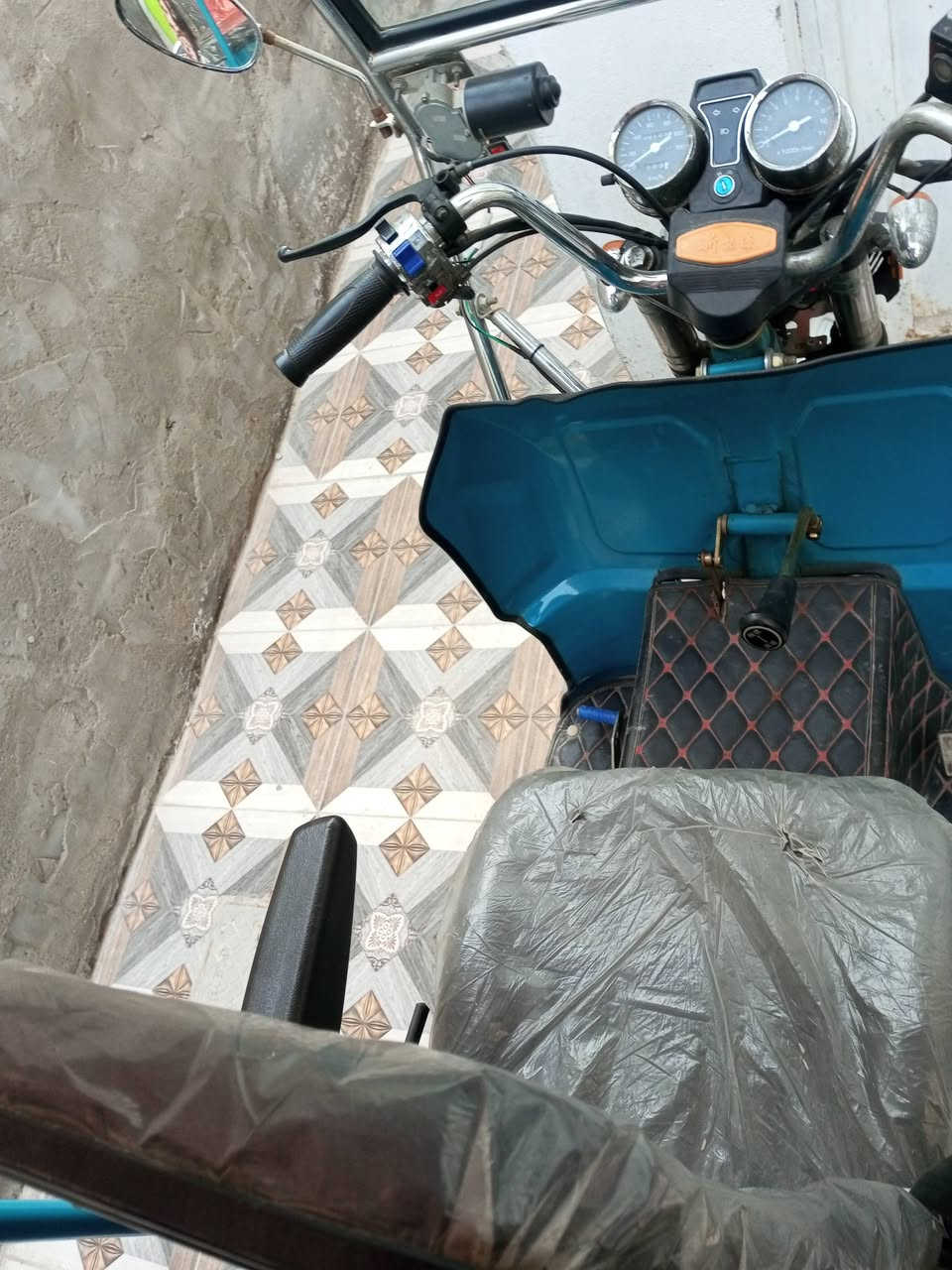 تكتك للبيع جديده ما ماشيه السعر خمسه ملايين او مراوس بسيارة ***********
