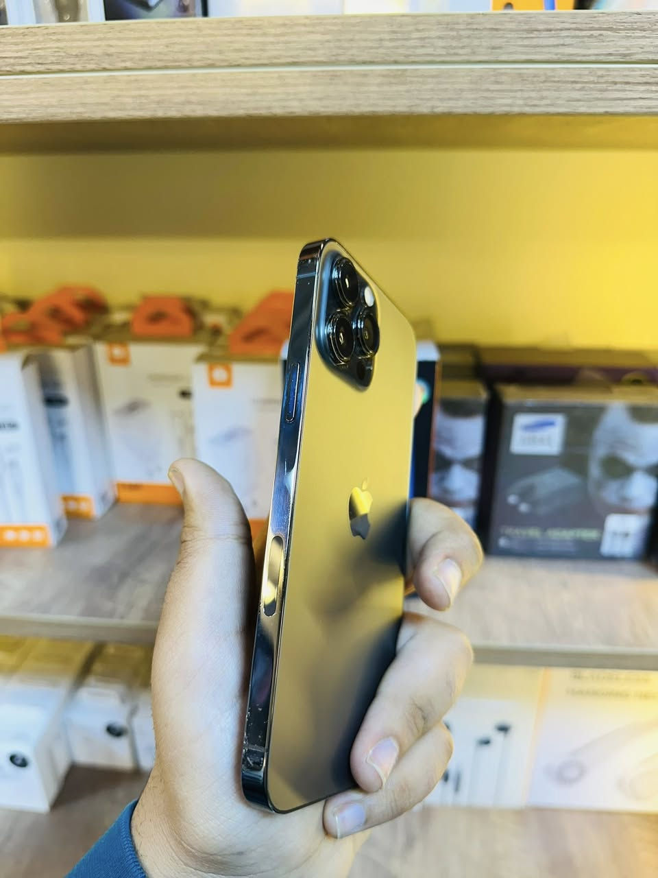 السلام عليكم للبيع ايفون ١٣ برو ماكس ذاكرة ٢٥٦ بطارية ٨٦٪؜جهاز بلاي غير داخل صيانة الجهاز حالة حال الجديد العنوان بغداد اليوسفية حي الشهداء مركز الأمير مركز الامير للهواتف 

للاتصال:***********
