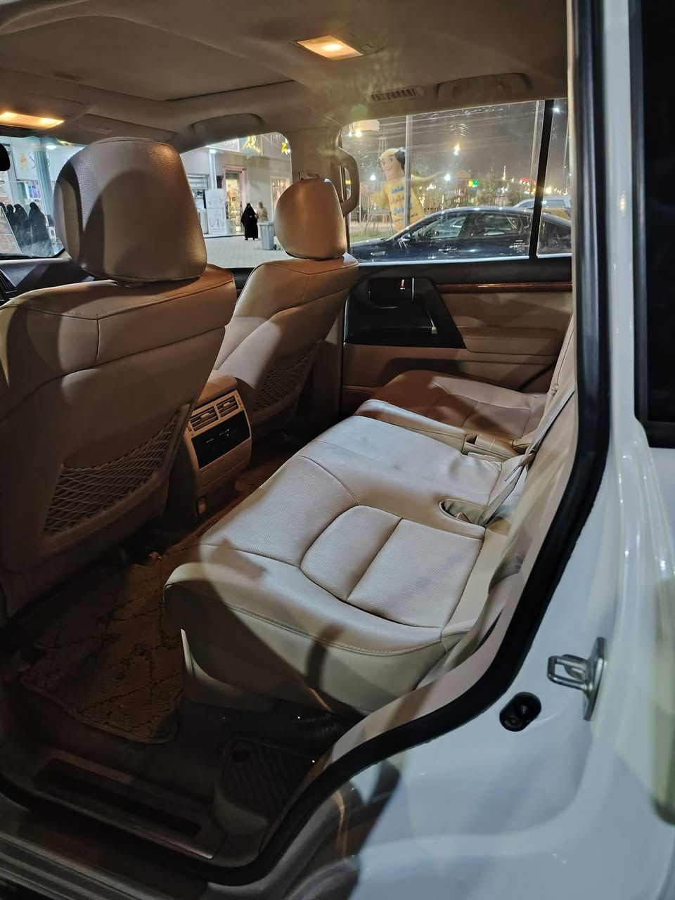 لاندكروز  12 بريم كفاله عامة 
السعر 370 
***********
