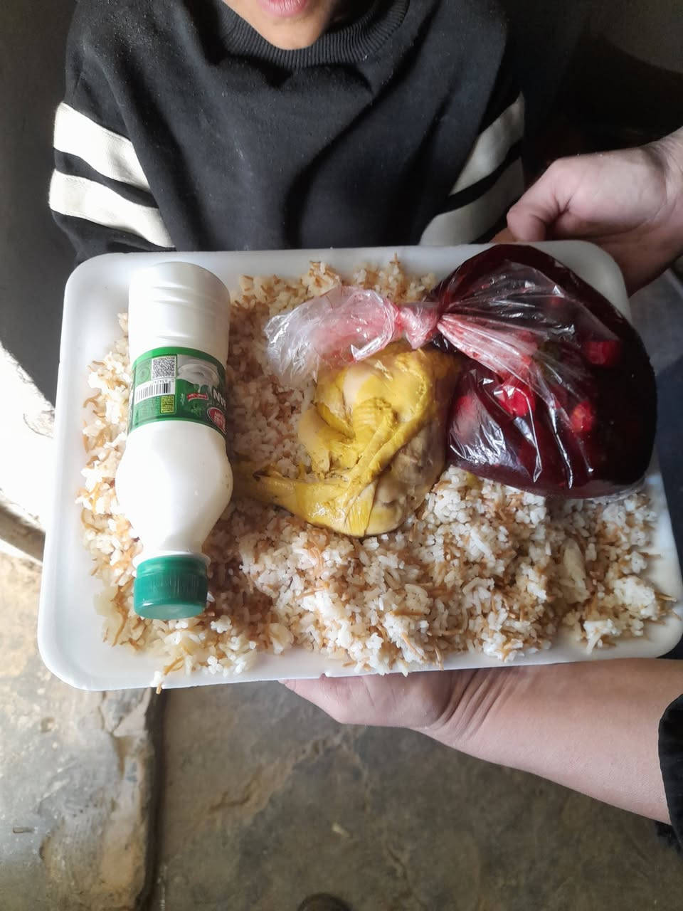 الحمدلله وشكرلله اليوم العشرين من شهر رمضان المبارك اعاده الله علينا وعليكم بالخير والصحه والعافيه ان شاء الله من مطبخ الاول بسامراء مطبخ مركز المسلم لاارامل واحباب الله والمتعففين والكائن بسامراء حي الخضراء خلف منتدى شباب سامراء فتح بتاريخ ٢٠١٧ ان شاء الله سيكون الطبخ يوميا ان شاءالله طوال شهر رمضان المبارك بفضل الله ثم فضل الناس الخيره امثالكم بيهم البركه ان شاء الله للتبرع ***********وانت بيتك ساهم بتحويل زين كاش *********** اوماستر كي ٢٦٨٨٢١٦٥٥١ اخوتي الغوالي فزعتكم وانتم اهلا لها أن شاءالله
