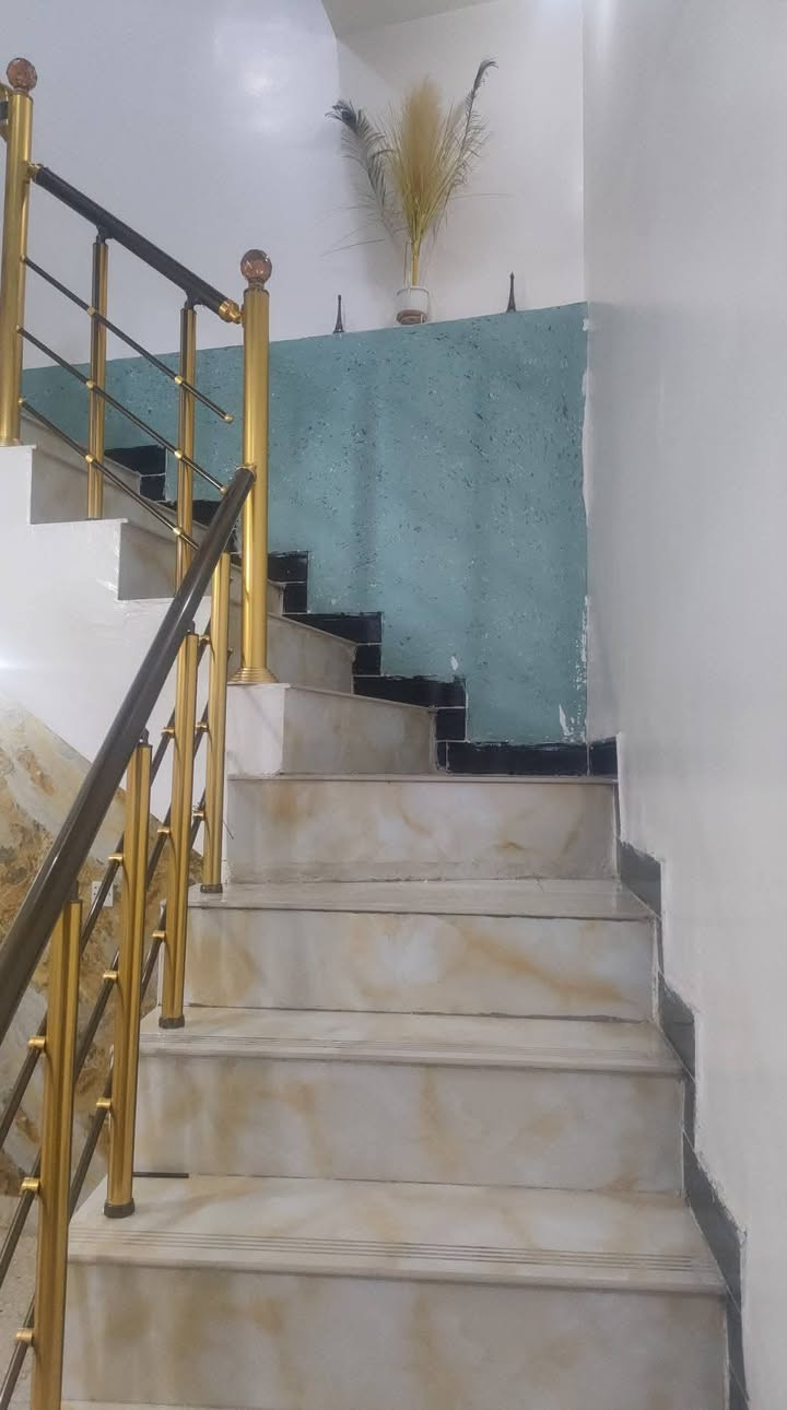 #للبيــــع 
🏠 دار مساحة ٥٥ م داخل قيصرية واجهه ٤ م 
عرض القيصريه ٥ متر
 يحتوي على غرفتين نوم وصاله وحولي وخدمات ومطبخ بيت جاهز للاستلام والاستثمار يأجر ٧٥٠ في حاله استثماره 
البيت مجهز مبرده مركزي موزعه للبيت من ضمن السعر  
العنوان الاخطل الفرع المقابل لقصر بلاسم ثاني قيصريه على اليسار
السعر المطلوب ١٧٥ مليون يعني بسعر قطعة أرض وقابل للتفاوض
#للاستفسار ***********
