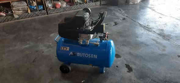 للبيع كمبريسر هواء حجم صغير جديد غير مستعمل 
ماكنة لحام حجم صغير جديد غير مستعمل 
ماركه عالميه ***********
