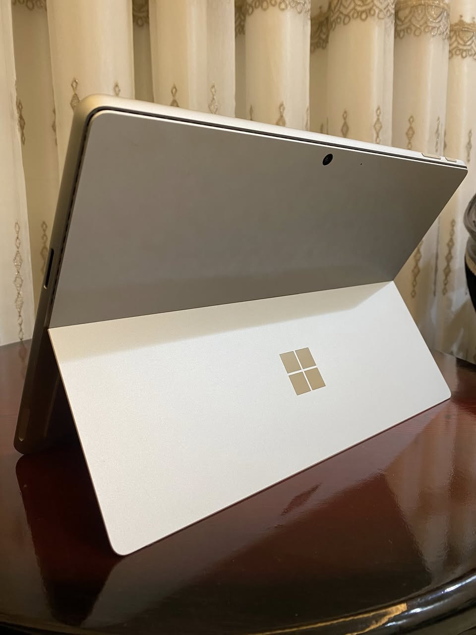 Microsoft Surface Pro 9 - Core i7 / 516GB / فضي
جهاز سيرفس برو 9 بحالة الوكالة، مستخدم استخدام خفيف جداً. خيار مثالي للمحترفين والمبدعين الذين يحتاجون قوة جهاز لابتوب في حجم التابلت.

المواصفات:

· المعالج: Intel Core i7 من الجيل الثاني عشر (أداء خارق للمونتاج وتعدد المهام).
· المساحة: 516 جيجابايت (NVMe SSD).
· اللون: سلفري (فضي) أنيق.
· الشاشة: 13 إنش، عالية الدقة، تدعم اللمس والقلم.

•السعر: 1,300,000دينار 

ملاحظة: الجهاز فقط بدون كيبورد (الكيبورد يباع بشكل منفصل).
•التواصل خاص او الاتصال على الرقم ***********
