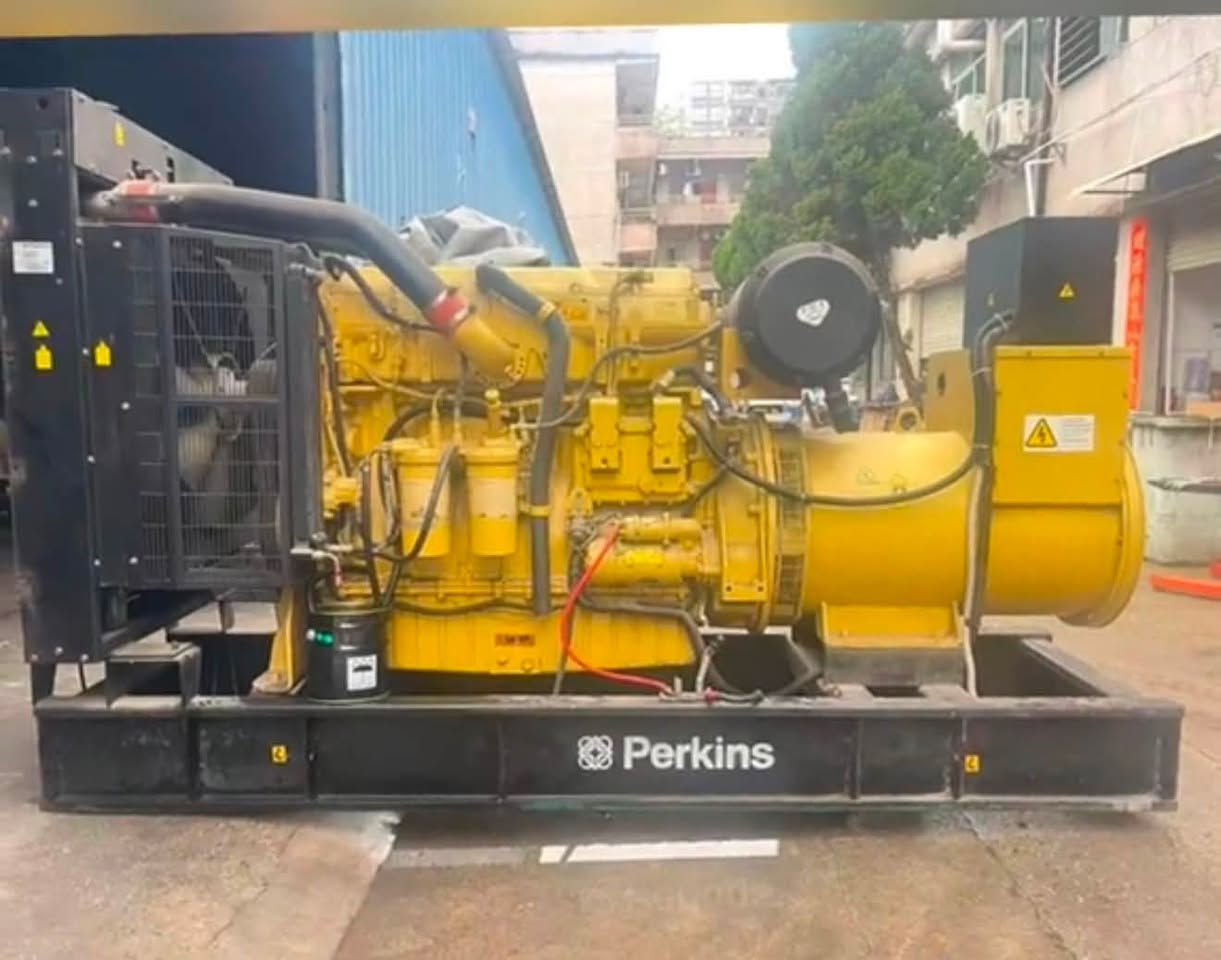 Perkins 2300
400KVA
567 hours 
***********
***********
