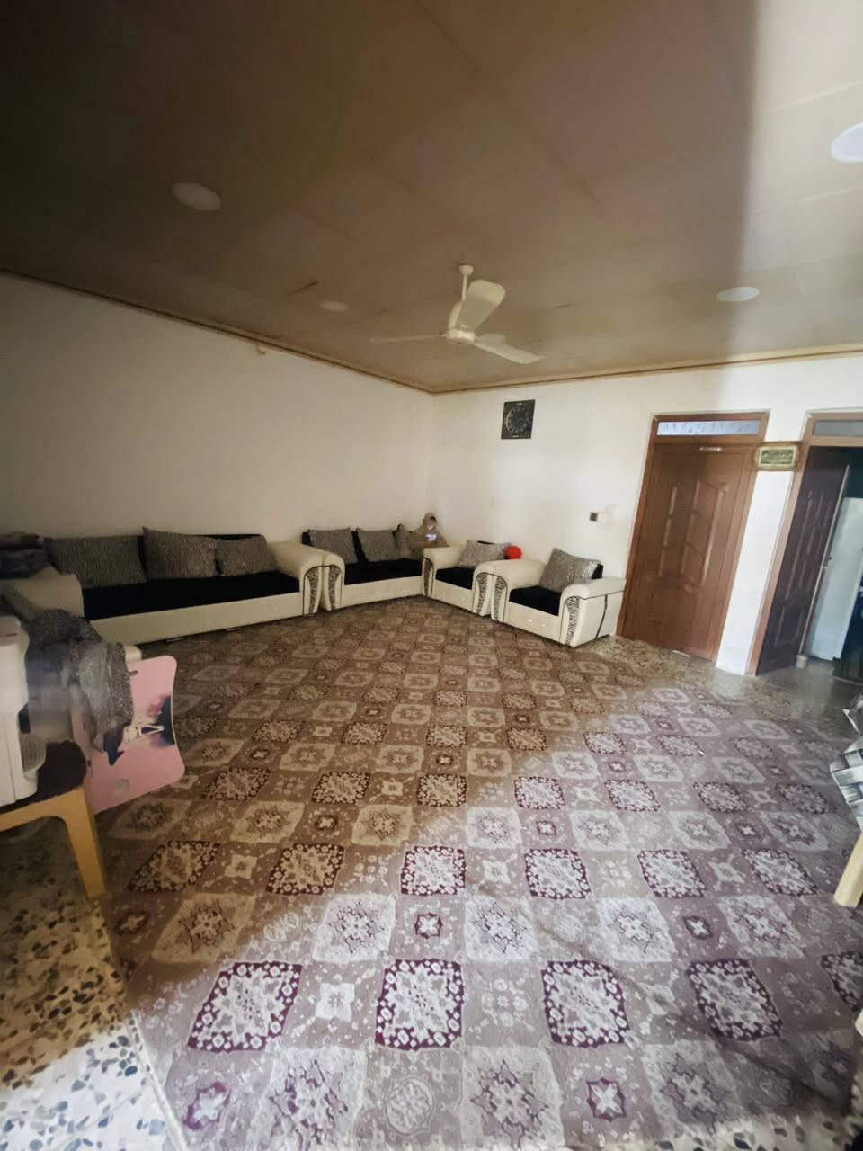 دار للبيع 
حي القادسية الثانية ( الفرع المقابل بدالة الزهور ) 
المساحة 202 متر 
طابق ونصف 
الطابق الارضي : مطبخ واستقبال وهول وغرفتين نوم وصحيات 
الطابق الثاني : غرفتين نوم وهول وصحيات 
للتواصل والاستفسار 
زيارة احد مكاتبنا 
او
الاتصال على احد الارقام 
***********
***********
***********
