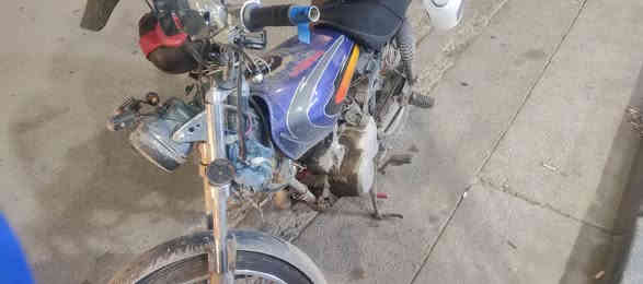 السلام عليكم دراجه اربعه كير (كوم حديد _كوم حديد) الدراجه شغاله بس بيها صوت بل مكينه السعر ١٢٥ وبيها مجال قليل متواجد فيس او واتساب وتصال هاذا رقمي) (***********) عنواني بغداد حي القاهره بغداد
