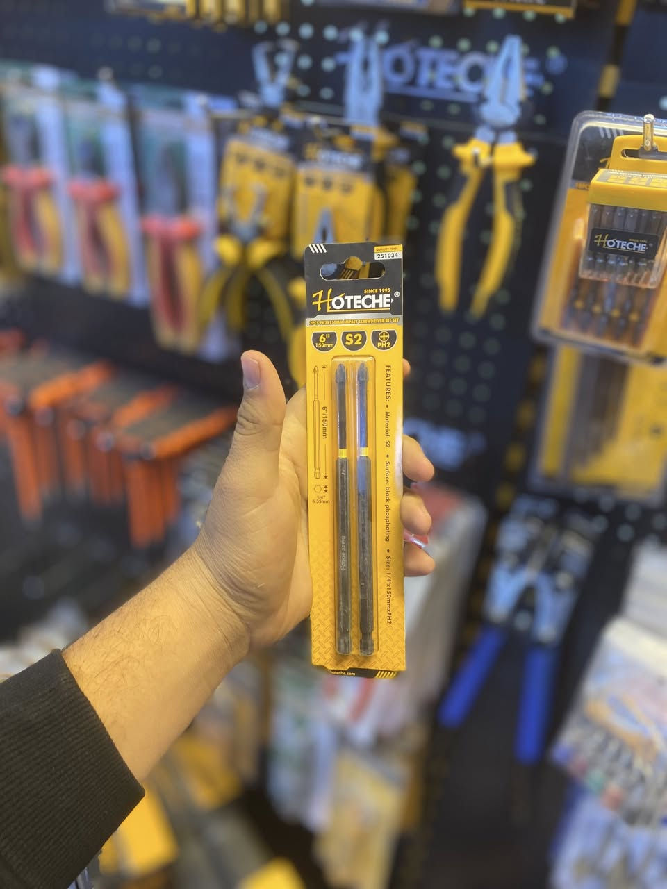 � لنسهّل عليكم العمل وفرّنا لكم عدد يدوية للأخوة الكهربائين حديثة وعصرية وعملية ***********
