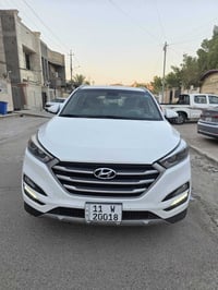 توسان ٢٠١٧ خليجي ماشيه ٧٢ حقيقي بيه تعمير بالغد والشاصي فقط جهه اليسار...