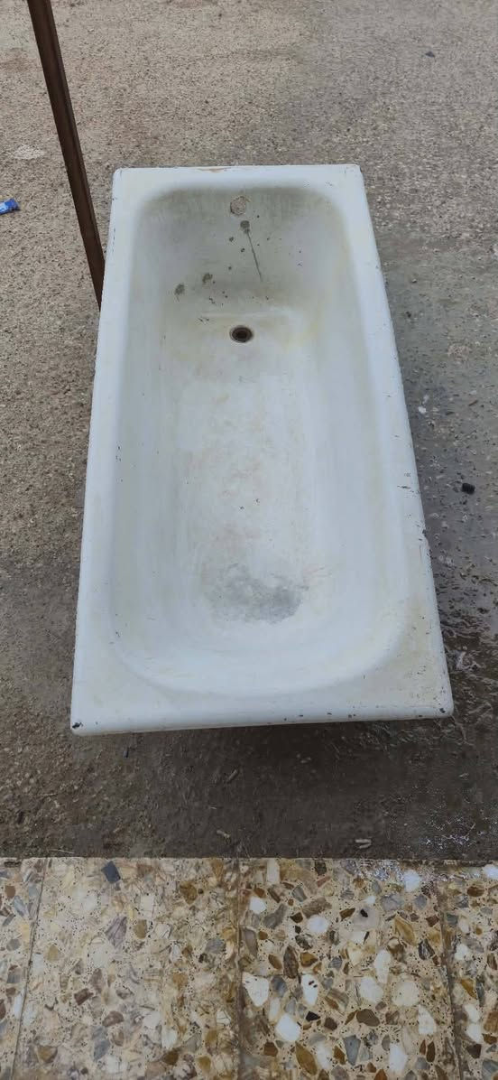 سلام عليكم بانيو للبيع مع الاستان يخدم ابو السمك ول  بنجرجي مكان كوت الجديده  للستفسار  ***********
