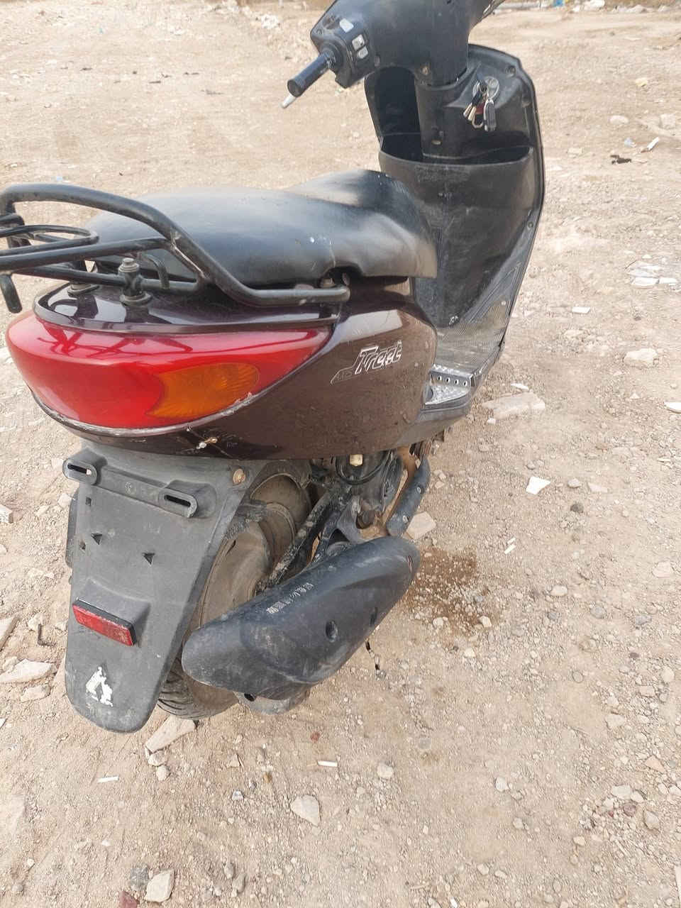 السلام عليكم دراجه اكزز تريت 140دراجه محرك بلادي ممفتوحه الدراجه كهربائيات كله شغال شلعه ومعدل ناعمه كلش حساس ستان تايرات دبلات بريكات كله مكفول سعر 750 وبيهه حك الجيه فقط مكان الجسر الدوار مال التاجي رقم ***********
