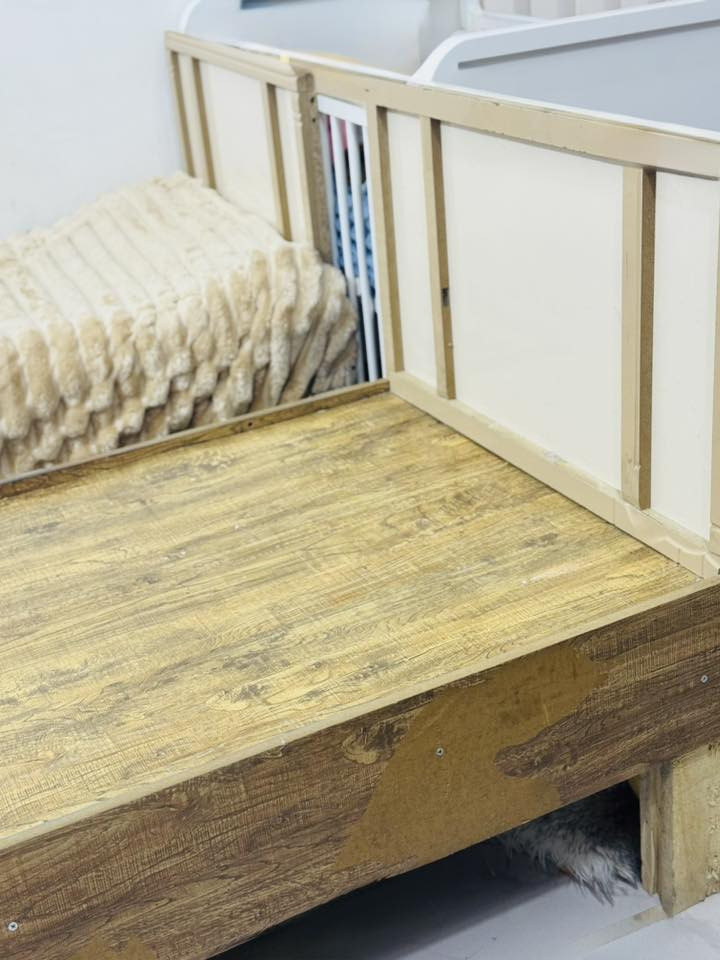 سريرين 2 , شغل نظيف
العرض 90 الطول 190 استخدام قليل بيع مستعجل 
بسعر  60 الف للسرير وبيها مجال/ 
للتواصل واتساب ***********
