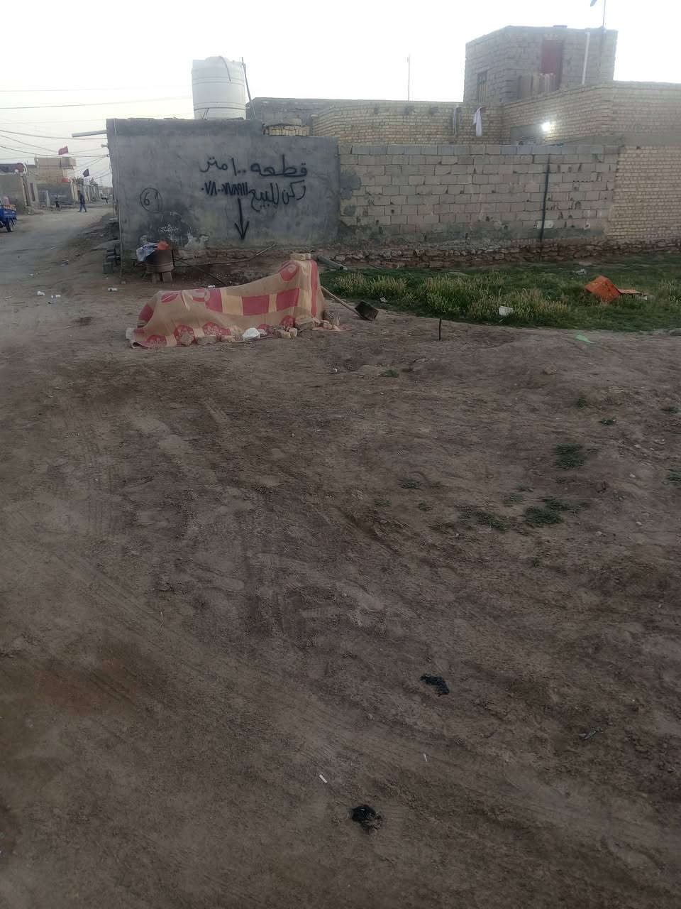 سلام عليكم قطعه ارض زراعي مساحه 100 متر ركن على شارع منطقة ال بوحجر قرب عمارة ام غيداء الاستفسار الاتصال على الرقم  ***********
