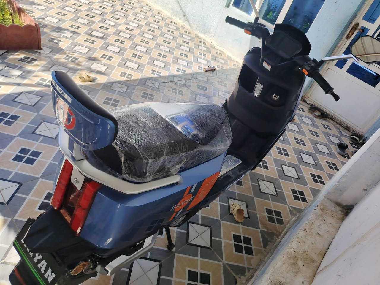 دراجة شحن
شركة الريان 
مستخدمه شي قليل 
السعر 900 وبيها مجال بسيط
***********
