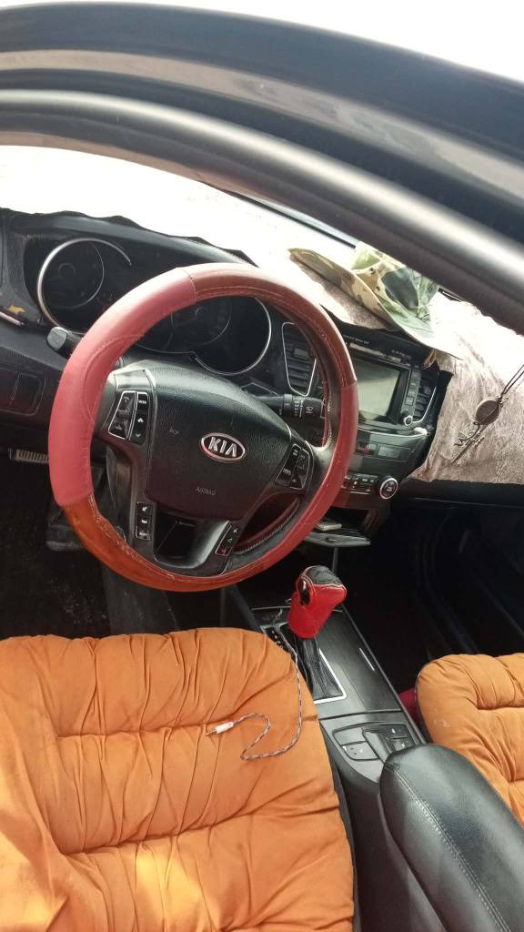 السلام عليكم
***********
***********واتساب 
كاتنزه مديل2012 سياره احله من الصور
تبريد شقال خلفي وامامي
ستيرن جديد
حداديه جديده
دسكات جدد
السياره حيل حيل نضيفه
مستعجل وريد ابيعهااا الله شاهد صار عندي ضرف ومضايك عليهااا
سعرها 70. وبيها مجال قليل 
رقمي *********** البصرة, العراق
