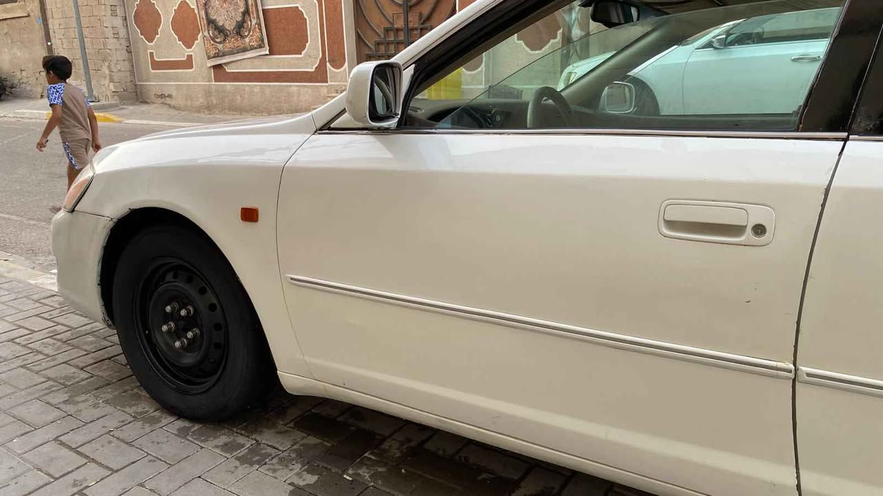 السلام عليكم افلون موديل 2000 سيارة جاهزة مكينة كير توني مبدل نوزلات وفيتبم وبلكات ومجاول وكزوز جديد السيارة محتاجه دبلات امامية فقط *********** Singapore
