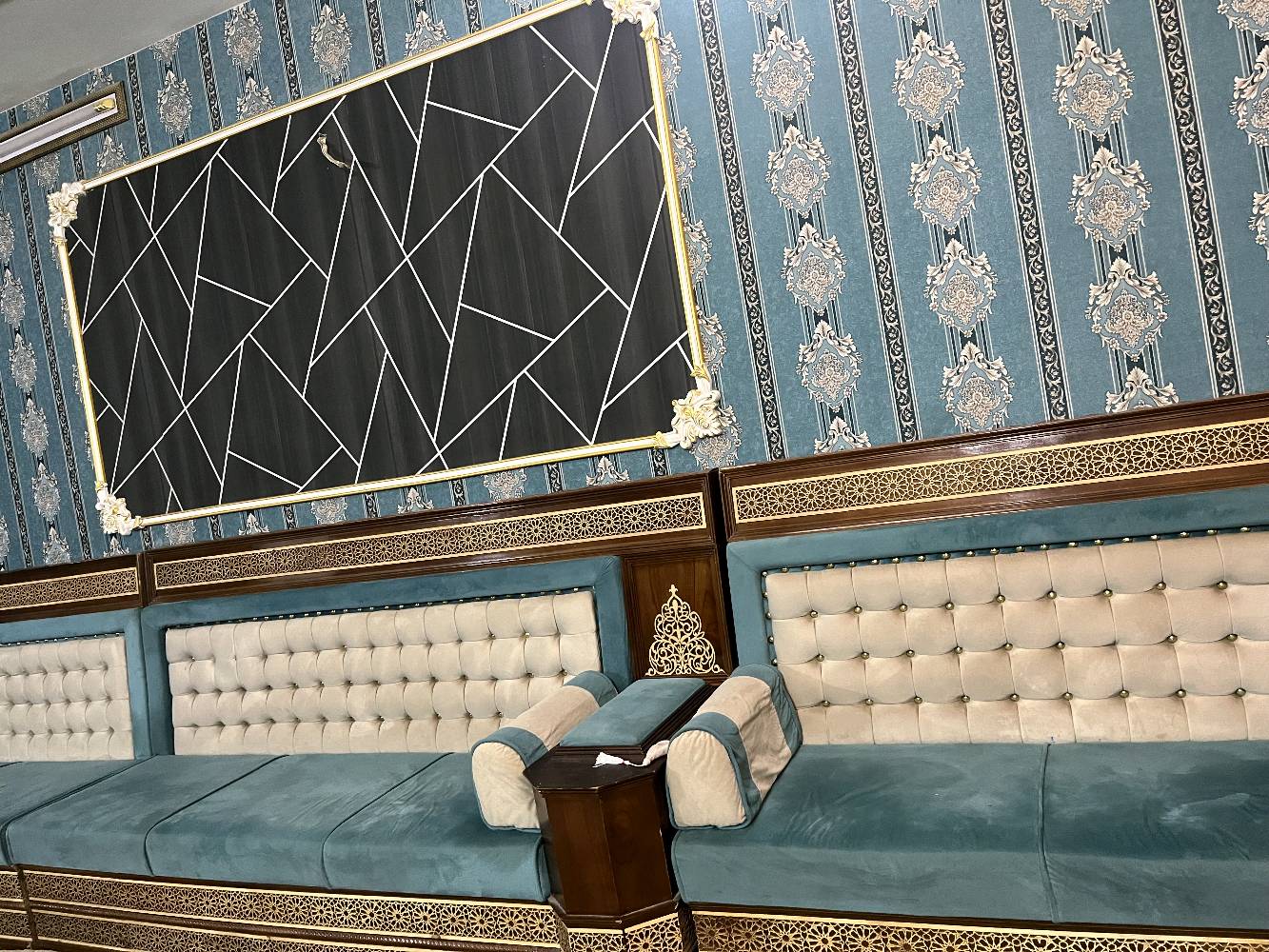 عشر قنفات و8 من طبلات صغيره 
و3 طبلات كبيره عنوان بغداد كفاءات العبيدي الاستفسار ***********
