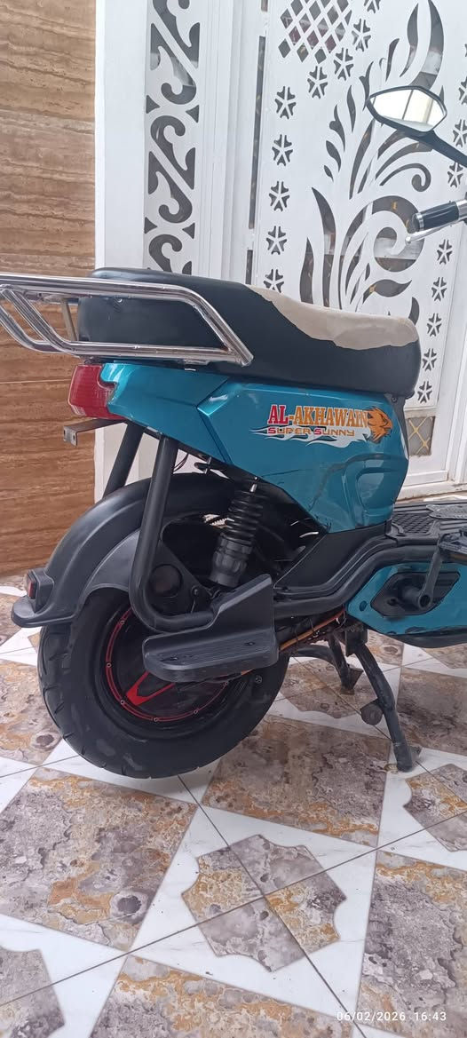 سلام عليكم 

دراجه شحن للبيع 

دراجه حجم وسط موديل 2024 

كهربائيات كلها بلاديه شغاله كير اربع سرعه عقل بلادي

ملف 1000w.      60v

 باتريات 5 يقرن 10 يمشنك 40 كيلو وفحص موجود

دراجه كلشي ما ناقصها بس تاير خلفي تعبان
 
سعر 235 وبيها مجال مكان يم جامع التقوى

وتساب ***********
