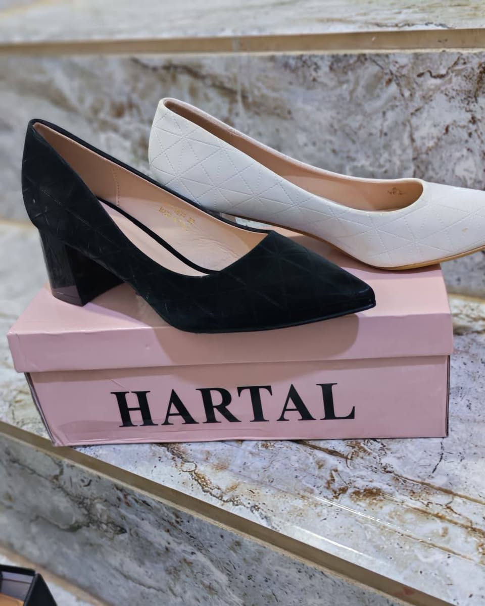 مساء الخير للجميع حبايب عندي احذيه نسائيه ولادي وبناتي سعر جدا مناسب للاستفسار 
الاتصال على وتساب ***********
