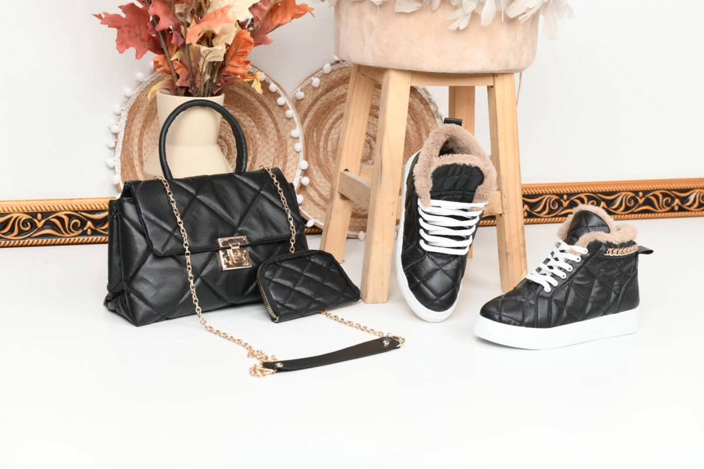 #جددينا_وحصرينا💃😍

سيت ثلاثي.        تركـــي كوالتي عالي
 حذاء + حقيبه +جزدان
قياس 37____ 40.       الـــسعر.   12 الاف فقط 

للطلب راسلو وتساب /*********** 📞

العنوان/ذي قار/الــــرفاعي 🥰
يوجد تــوصــيل 👍
