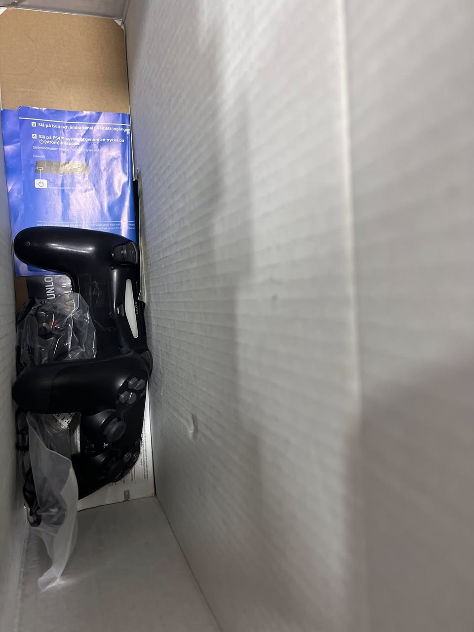 بلي فور برو

4k PS4 pro 1t 
واحد تيرا بيه 20 لعبة قوية
كامل ملحقات كرتونة وتفاصيل
جهاز لوك بمعنى الكلمة
1000 كيكا
توصيل موجود
سعره 325
ثابت السعر رجائا
***********
