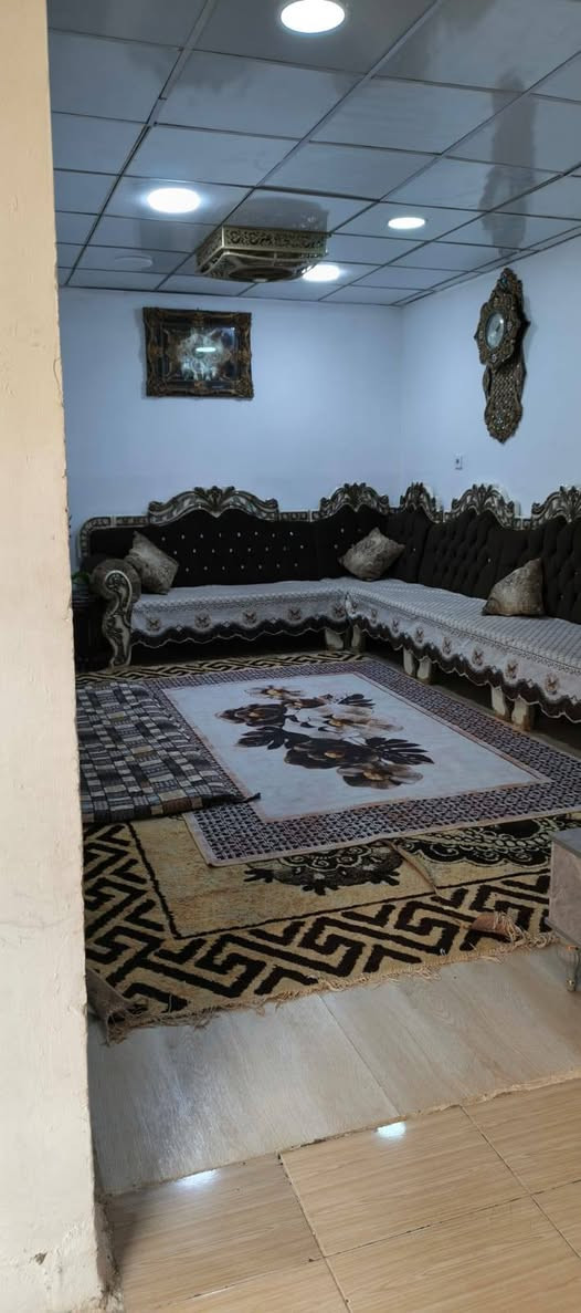 بسم الله
دار طابو ركن بسمي  قاطين مربع خلف مطعم حمه ناصر شورجه قطين ركن استقبال+هول كبير مطبخ وصحيات قاط الثاني غرفتين 2+استقبال1+صحيات مربع وركن كدام العين هذا البيت 70 مليون الشراي هذا رقمي ***********
