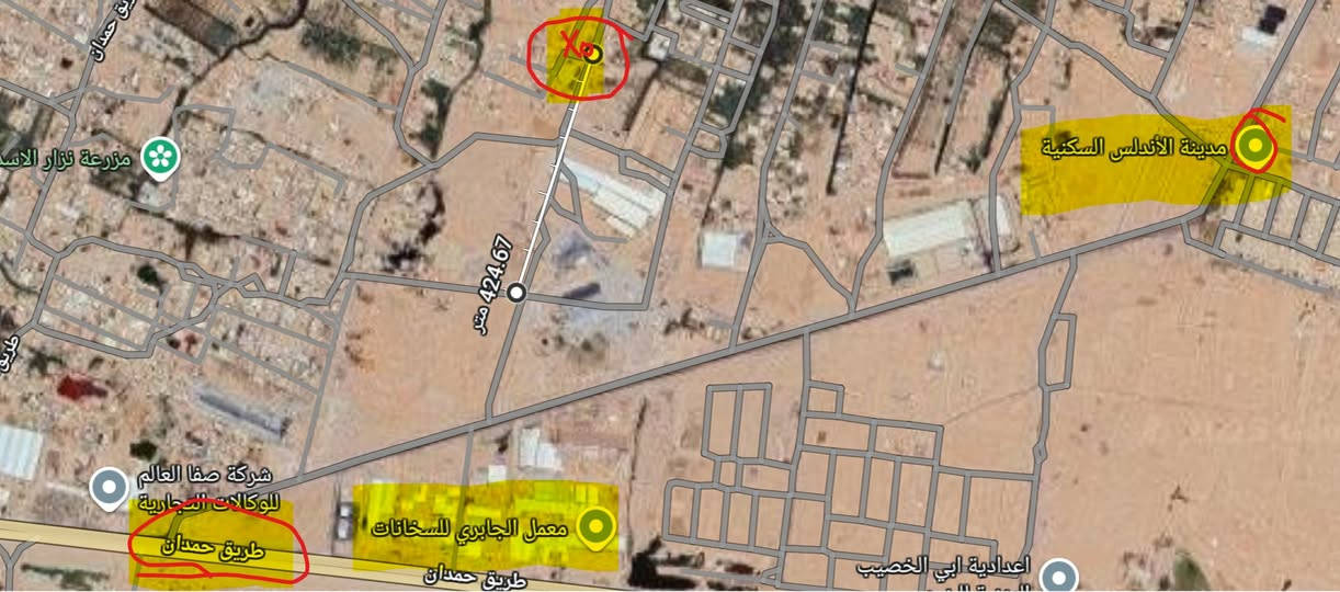 قطعة ارض. "عرصة" طابوا صرف باسمي. مشمولة في قرض الأسكان الـ 60 مليون.

العنوان: ابو الخصيب حمدان. المعارف. قريبة من شارع سيد حامد. قريبة على مدينة الاندلس السكنية.

الإبعاد. مساحة القطعة 262 متر. وفيها فضلة على الوجهة لتكون تقريبا 300 متر الا.

القطعة مدفونة ومحدلة.

تقع ببداية المنطقة على التبليط.

بها خدمات الماء والكهرباء.

المنطقة مسكونة. ومشمولة بالأعمار. وبداء إنشاء مدرسة وسيتم ربط الشارع بالشارع الرئيسي كي يربط المدرسة بطريق سيد حامد وهناك خدمات أخرى مشمولة في المنطقة الأمر الذي سيرفع سعر القطعة.

السعر المطلوب تم تخفيضه الى 98 مليون بشكل نهائي. انا لا بياع شراي ولا ابو عقارات. فارجاء الي ما يريد يشتري لا يتصل. السعر نهائي. ***********
