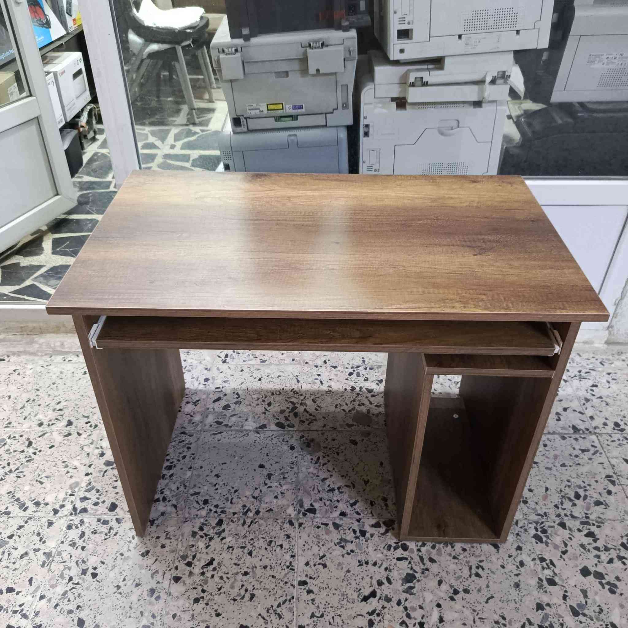 🔥ميز حاسوب و مكتبي بجودة عالية  🔥
🔴اللون جوزي 
🔴خشب mdf 15 mm جودة عالية
🔴القياس 100سم × 60سم × 76سم
✅️السعر 45 الف والتوصيل مجاني
لأستفسار واتس اب *********** السليمانية, العراق
