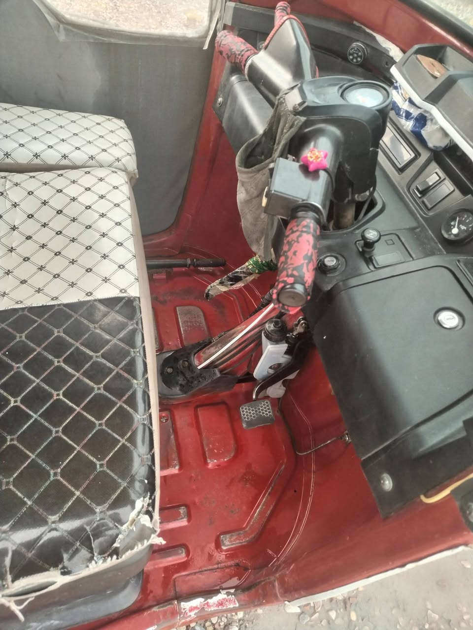 سلام عليكم تكتك موديل 22 سنويه ابسمي مكينه مفتوحه كلاجات فقط التكتك سويت بيها حادث الصور موجوده قبل الحادث وبعد الحادث السعر 6 مليون ع الحادث ماله ابيعها التصليح ع الشراي ملاحظه الحادث ما واصل المكينه بصفحه اليسرا الحادث وشويه من القد مضروب كل التفاصيل كاتبه لحد ايكول اشبيها مابيها المايعجبه المنشور ايعبره وانا اخوكم الزغير الاتصال ع الرقم *********** 

ملاحظه التصليح جوه ال ٣٠٠ الف
