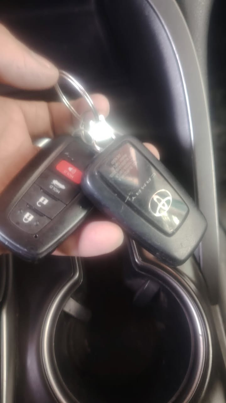 كامري موديل 24 SE
ماشيه 21 حادث السياره بابتين عكس السايق حاليا بالامارات جاهزه لشحن حسب الطلب اربيل او بصره 
السياره ترهم كتاب شهداء 
***********
***********
