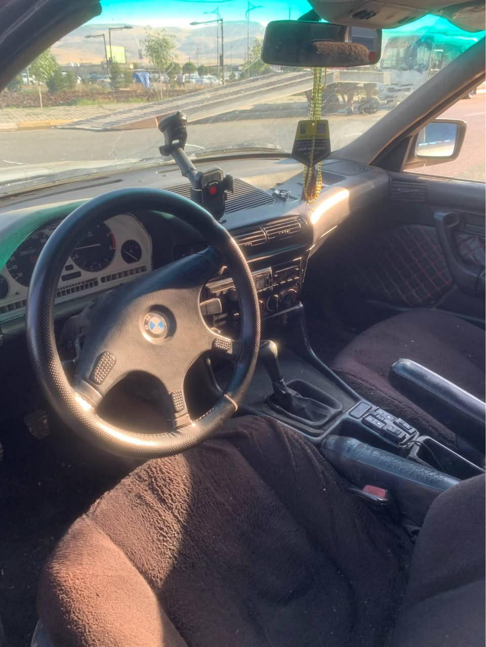 bmw e34
مەکینە ٥٢٥ کەپس
مۆدێل ١٩٩٢
دەعم و لێدراوی نییە
گێڕ و مەکینە و ئەکسل بەشەرت
ویلی حەسیری لەژێرە
سەیارەکە جوان و مەزبووت و بێ کێشەیە
نرخی ٢٠ گەڵا و مەجال
***********
*********** Singapore
