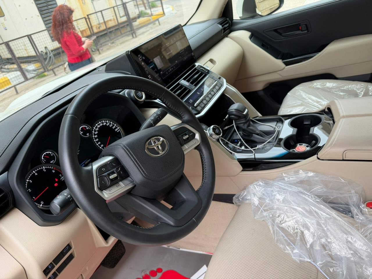 لاندكروز مديل 2024 Jxr لمتد كامل المواصفات ممشاها 15 الف المكان بغداد مكفوله كفاله عامه شركة البريم رقم بغداد جديد السعر ٦٧٠ وبيه مجال للاستفسار ***********
