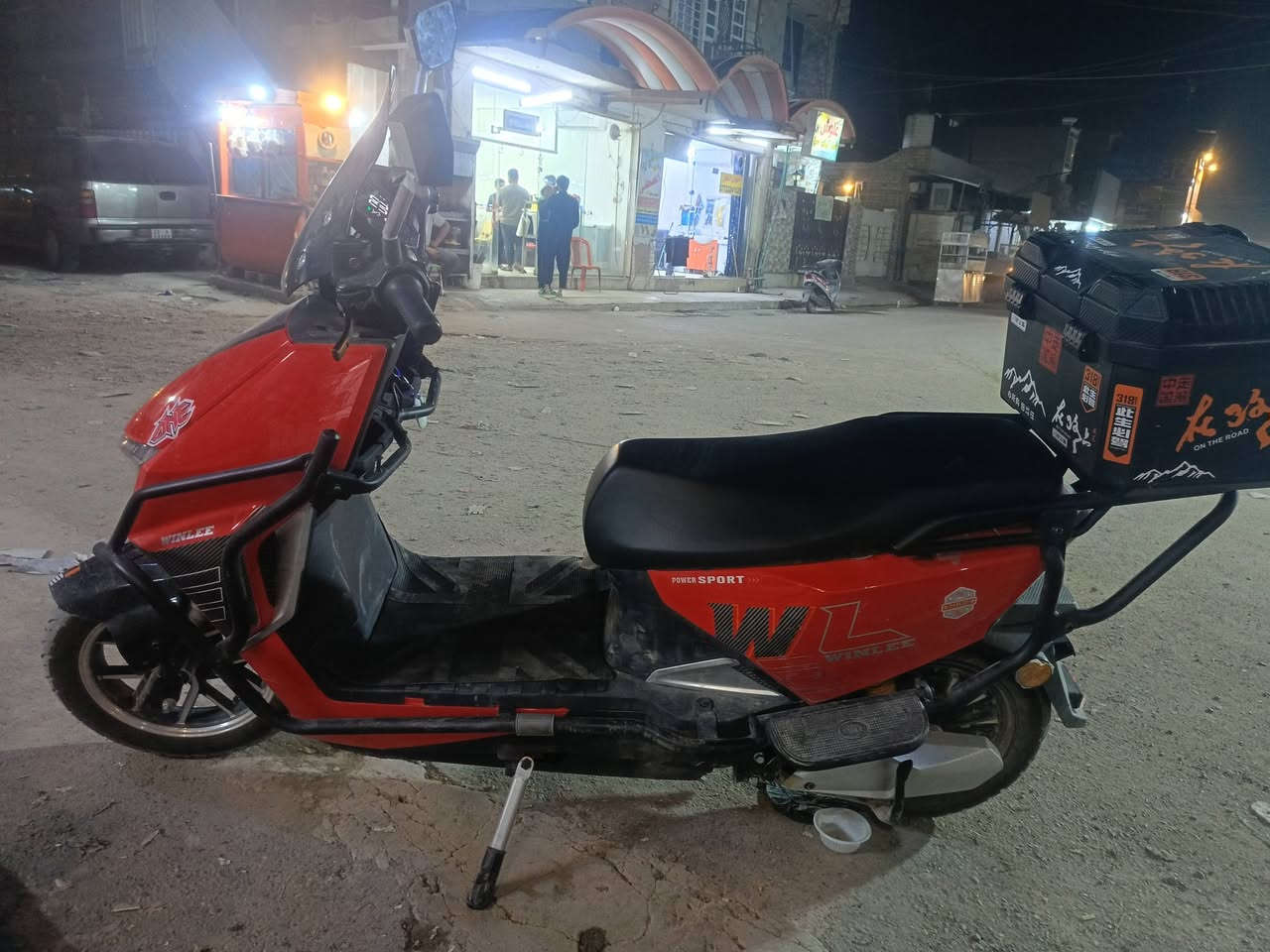 دراجه شحن وينلي ملف 2500 دراجه تخبل مواصفات حلوه تمشيك 60 كيلو ب الشحنه الوحده شحنها غير من الله  ما صار شهر من جايبها سبب البيع محتاج فلوس مكاني زعفرانيه *********** سعر 850 الف جايبها اني بلميون و150
