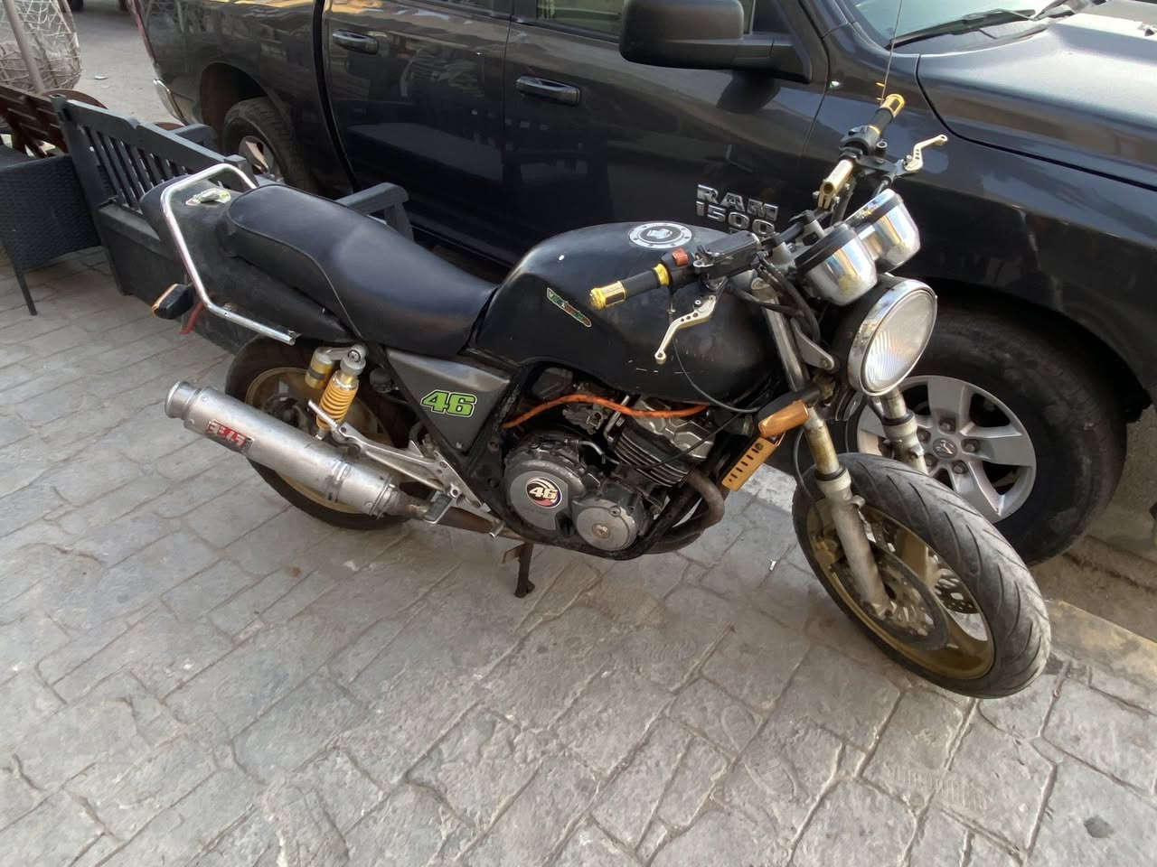 سيبي فور الجيل الأول الدراجه كامله كابريتر بلادي جديد شتريته  محرك نضيف على ضمانتي الدراجه بس كطعت ناريه اكفلكياه من كلشي متلكه مثله سعره واحد و ٢٠٠ ونشالله بيه مجال عنواني بغداد تواصل واتساب ***********
