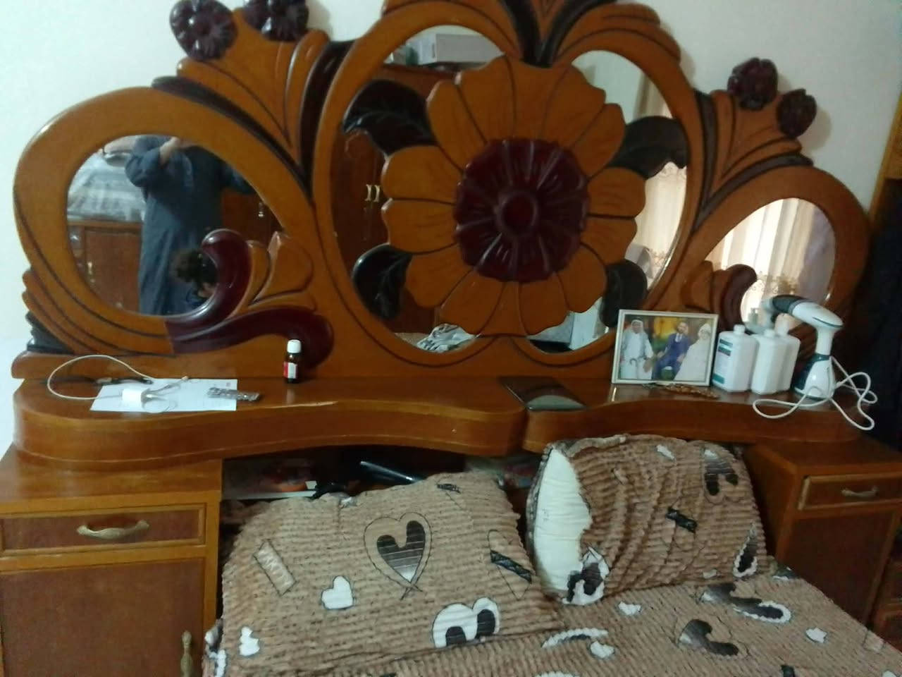 غرف نوم للبيع الغرفه نجاره سعرها 600 الف بيها مجال اتصل على الرقم ***********
