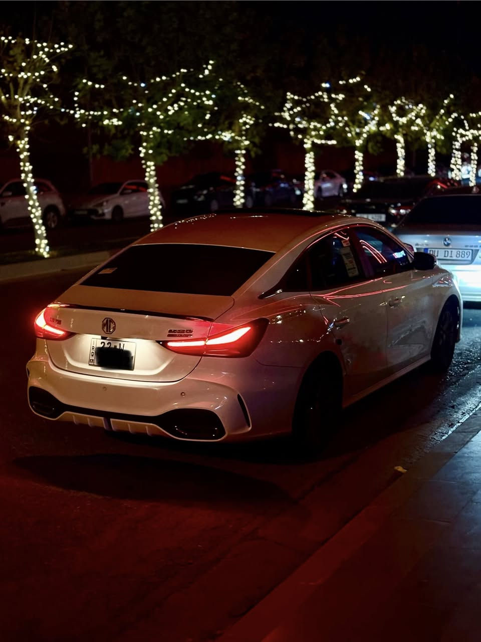 للبيع او مراوس 
MG - 2025 
لون السيارة ( ابيض ) 
مشي السيارة ( 10KM )
حجم المحرك ( 1.5 T )
رقم السيارة ( اربيل )

المواصفات ( فول 1/1 )
1-سلايد 
2-بصمة 
3-ويل كب كروم 
4-اشاير بالمري 
5-مري شفط 
6-لايت امامي ليد 
7-لايت زينون 
8-بك لايت ليد 
9-كشاف ضباب 
10-كامرات 360 درجة 
11-بصمة تشغيل 
12-بصمة أبواب 
13-بصمة صندوق 
14-مثبت سرعة 
15-كشنات جلد لونين ( احمر + اسود ) 
16-دشبول جلد مطرز ب ( احمر ) 
17-أبواب جلد مطرزة ب  ( احمر ) 
18-تبريد خلفي 
19-كيج ديجيتال 
20-شاشة كبيرة 
21-التحكم في التبريد من الشاشة 
22-SPORT 
23-كشنات تدفئة 
24-اوتو هولد 
25-هند بريك بصمة 
26-استيرن حرف D 
27-كار بلاي + أندرويد اوتو 

ملاحضة ( السيارة بدون ضرر وبدون صبغ ) 

السعر ( 122 ) وبيها مجال بسيط 

مكان السيارة ( موصل ) 
الأرقام 
***********
***********
