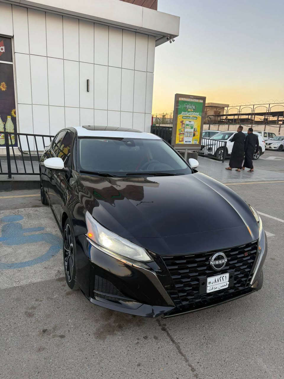 🚗 للبيع: Nissan Altima 2023 SR موديل 2023 🔥

📍 المواصفات:

* الفئة: SR (سبورت)
* اللون: أسود (Super Black) 🖤
* محرك 4 سلندر اقتصادي وقوي (حوالي 188 حصان) (Cars.com)
* قير أوتوماتيك CVT ناعم
* جنوط رياضية 19 إنش
* نظام شاشة + بلوتوث + Apple CarPlay
* كاميرا خلفية + حساسات
* مثبت سرعة + أنظمة أمان حديثة

✨ المميزات:

* شكل رياضي مميز (شبك أسود + مرايا سوداء)
* داخلية سبورت بخياطة حمراء
* سيارة اقتصادية ومريحة للخطوط
* استخدام نظيف جدًا

📊 الحالة:

* شرط الفحص
* الحوادث (جاملغ وبنيد وباب)
* ممشى:( 50000كيلو متر)

📞 للتواصل: (***********)

🔥 فرصة لا تعوض – سيارة مناسبه جداًوبمواصفات سبورت بغداد, العراق

