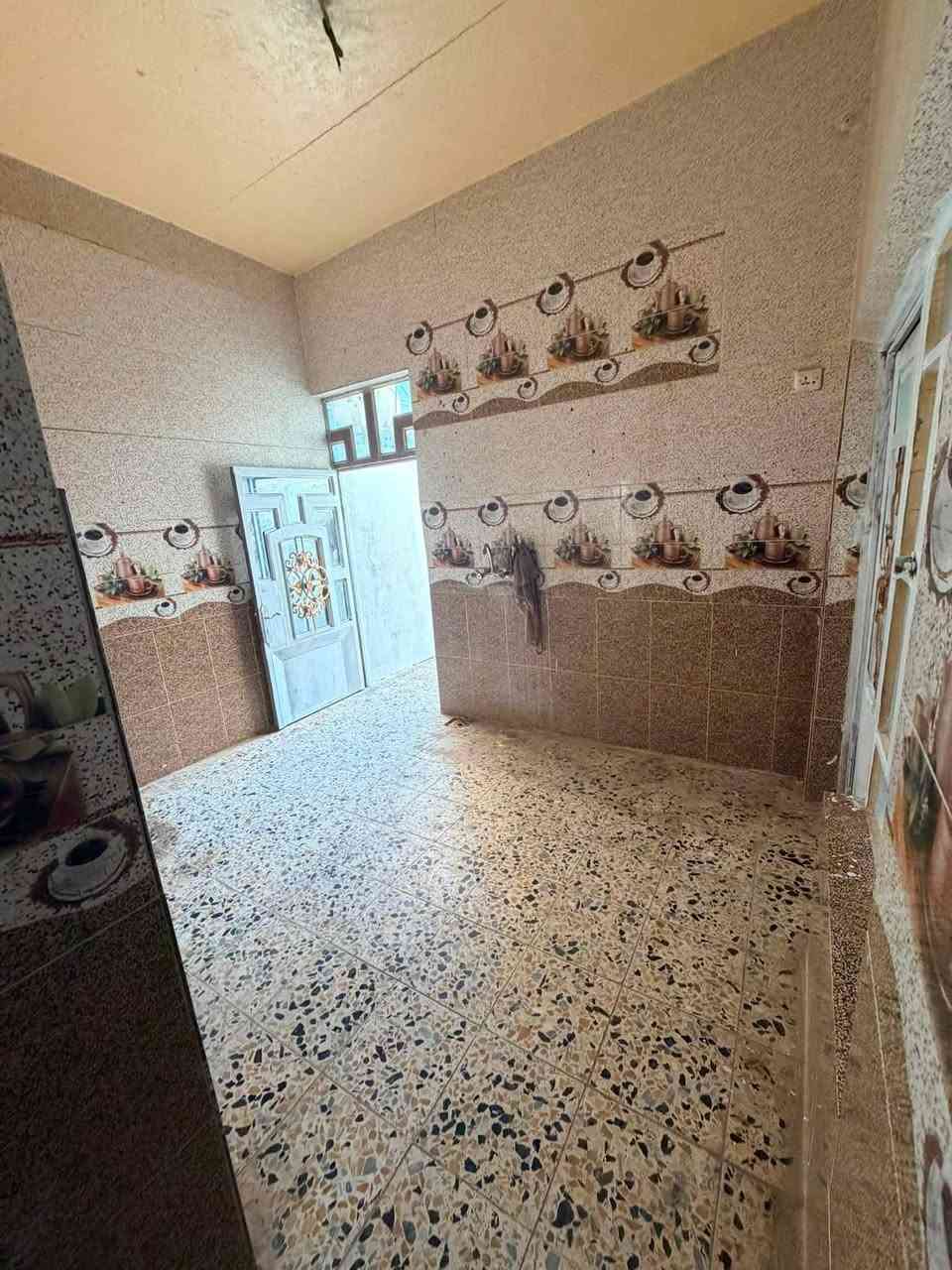 للبيع 📍
دار للبيع او للاجار ..
أجاره 200 ، اذا كُل شهرين ينحسب 175 
واذا للبيع 27 وبي مجال ..
100 متر ، شارع المطار القديم قرب مدارس القصواء 
***********

