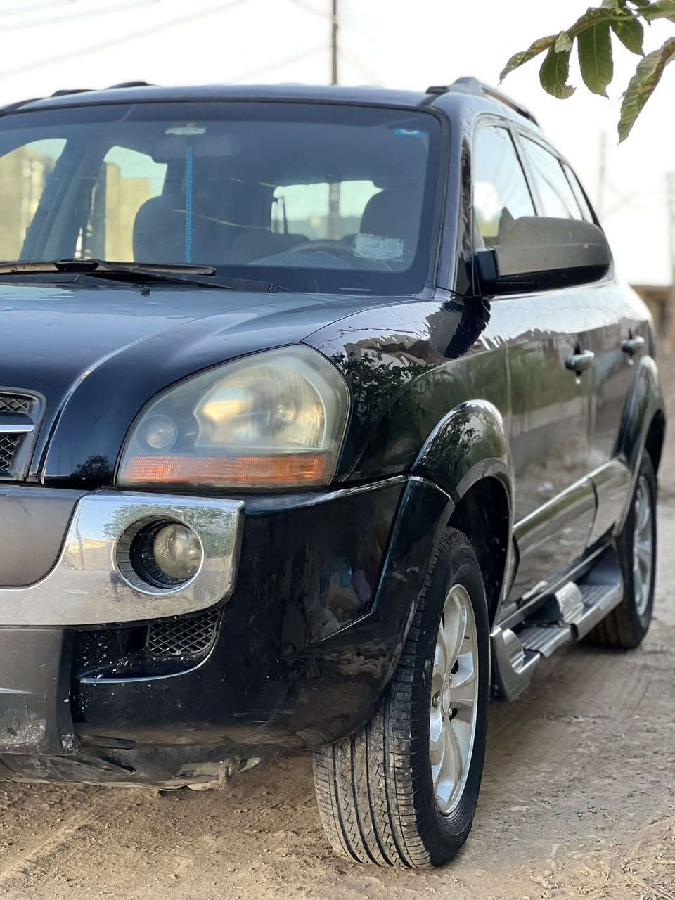 توسان ٢٠٠٩ بسمي مكينه ٢٠٠٠ دوش مكينه وكير جدد تبريد ثلج تخم تاير سياره خليجيه مقفوله من ضربه صبغ بيها حالوب قليل حداديه جديده سعر ١٠٠ بيها مجال شراي يتصل ***********
