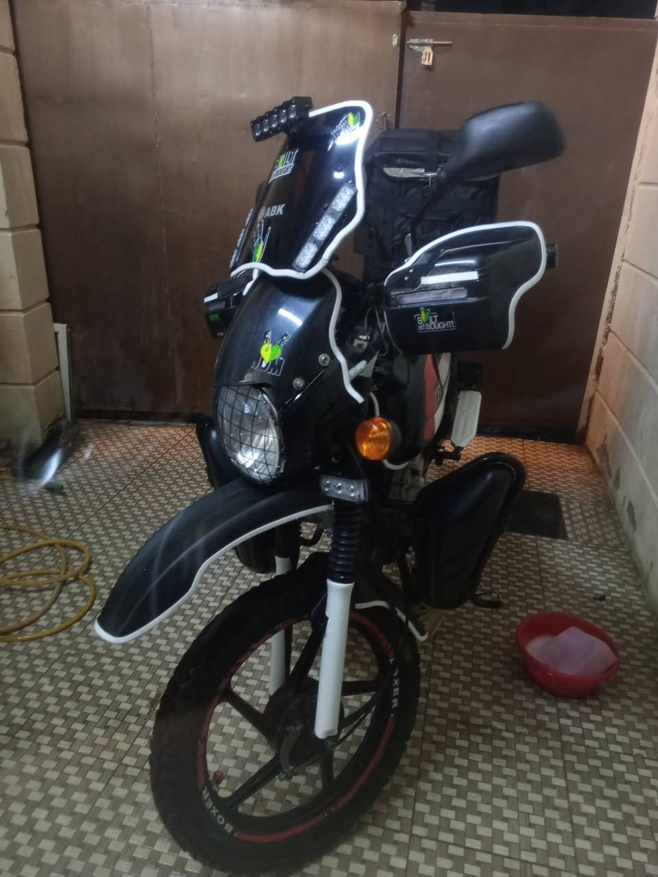 السلام عليكم بوكسر مديل21للبيع
اوراقها تعبانه جانت مضمومات وواصلهن مي 
مكاني بغداد غزاليه
السعر 1.000.000
***********
