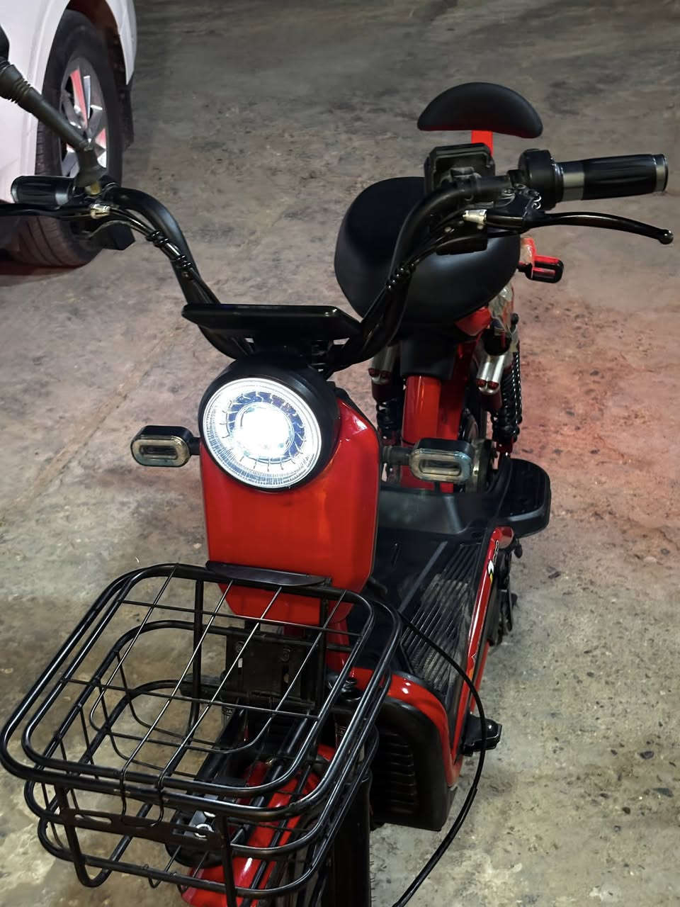 للبيع دراجة شحن حجم 20 🔥
المواصفات:
 • بيها 5 بطاريات كبيره
 • مفاتيح + بصمة عدد 2
 • إشارة يمين ويسار
 • عدسة زينون قوية
 • هورن قوي
 • قاعدة شحن للموبايل
 • 4 نمر (سرعات)
 • السرعة توصل إلى 100
 • شاحن أصلي يجي وياها ويبين نسبة الشحن
 • بيها حماية

💰 السعر: 350 ألف دينار
***********
