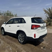 سورنتو موديل ٢٠١٤مكفوله من الصبغ والتبديل بيهه شخط داكي بارد فقط السون...