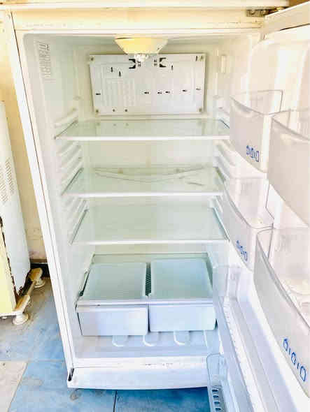 إسلام عليكم ثلاجه شغاله بشرط كل عيب مابيها تجميد فول نظافة 90٪؜ ماطور بلادي فقط مشحونة غاز (18.قدم) السعر 125  الشراي يتصل على رقم *********** كركوك
